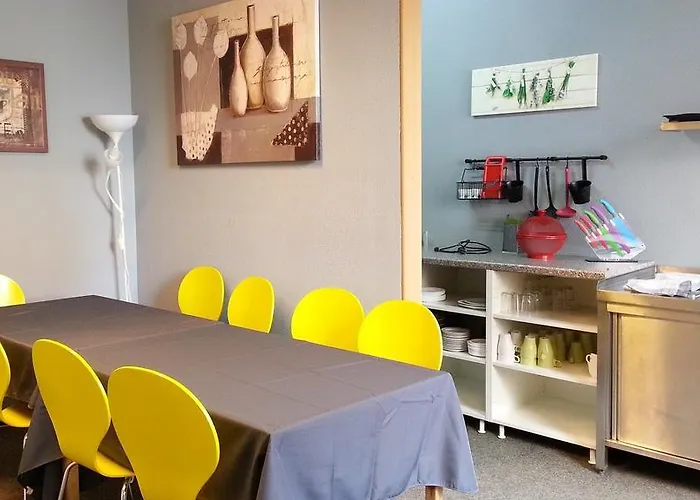 Die Etage East بيت شباب برلين