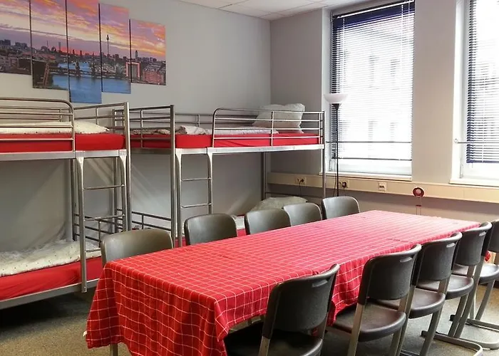 بيت شباب Die Etage East *